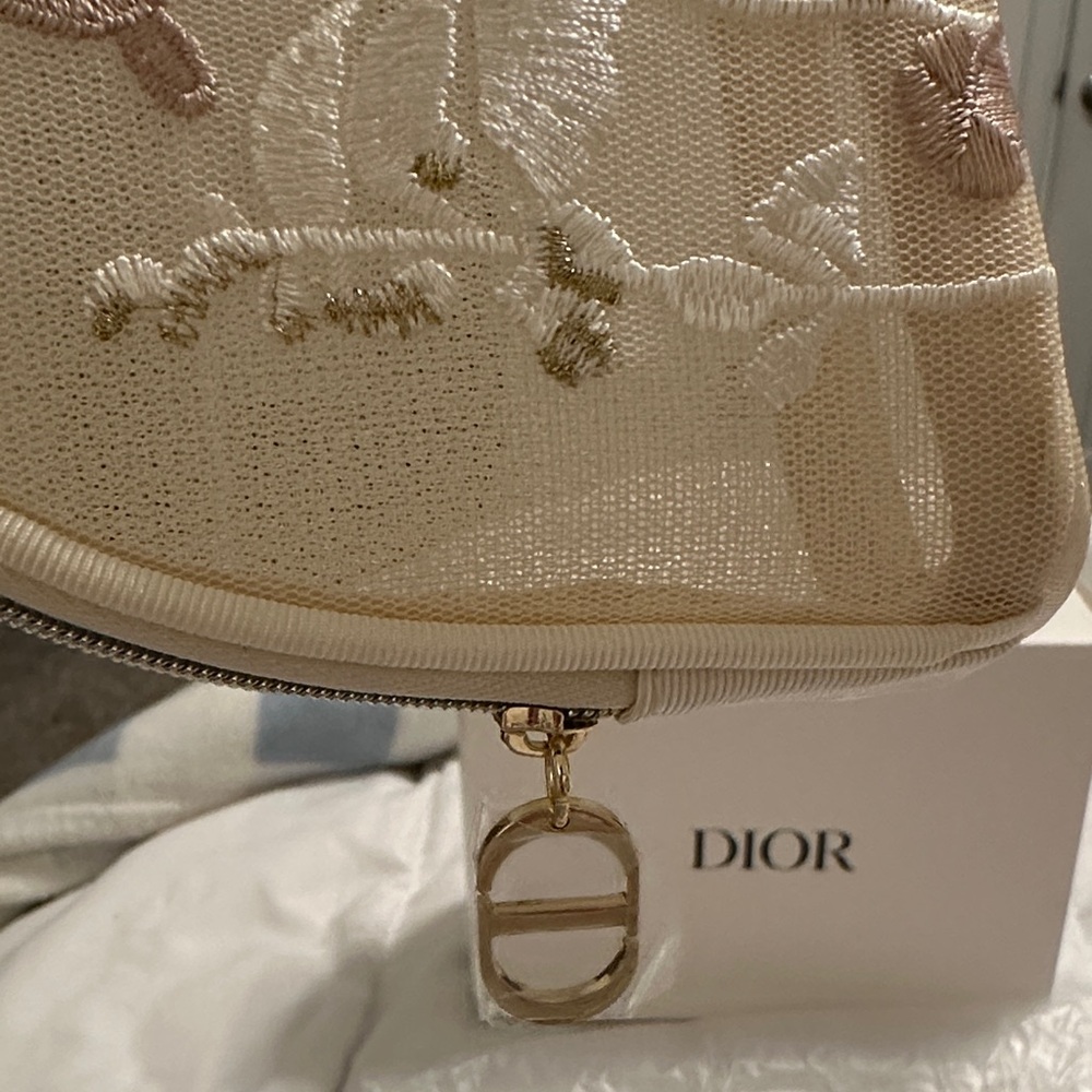NEW! Dior Cream and Gold Floral Pouch - Picture 5 of 10